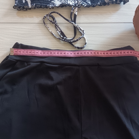 Women Creased Floral Printed Lace-Up Tube Crop Top Defined Waist Shorts Set - Picture 12 of 15